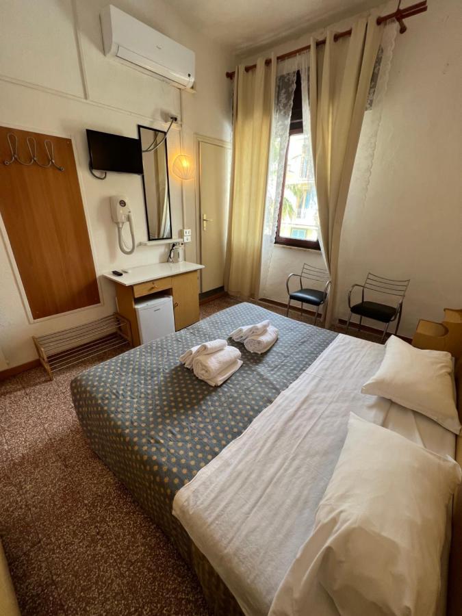 Hotel Aurora Марина-ди-Чечина Экстерьер фото