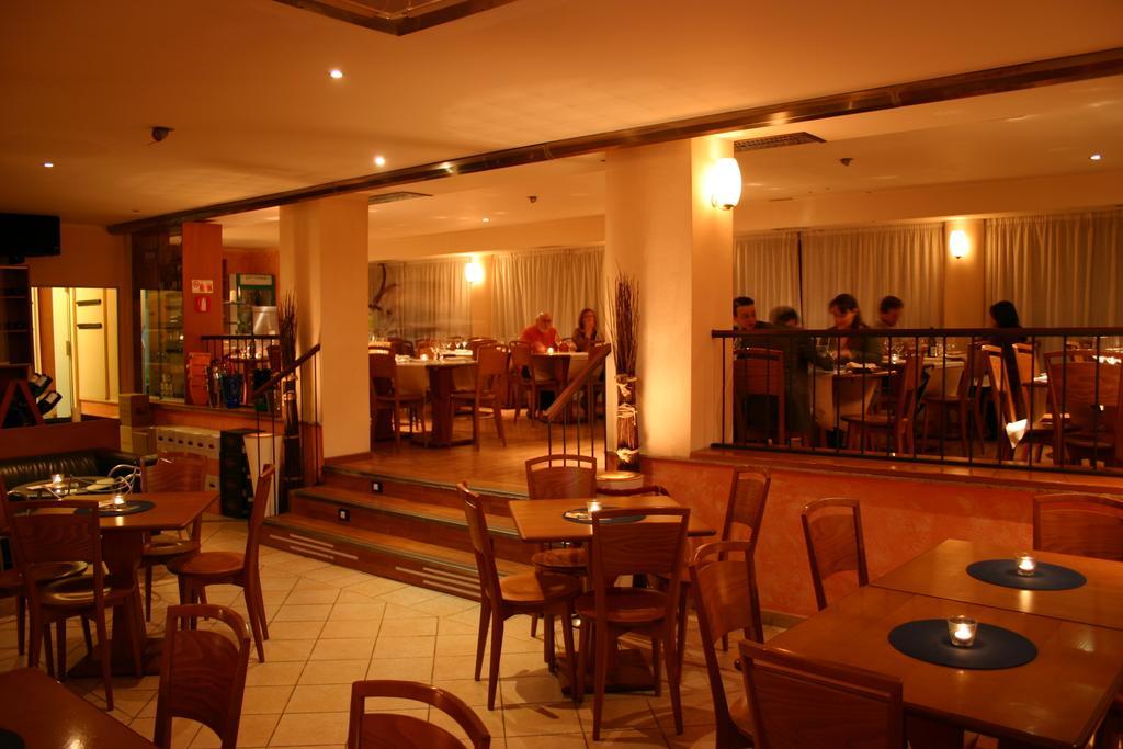 Hotel Aurora Марина-ди-Чечина Экстерьер фото